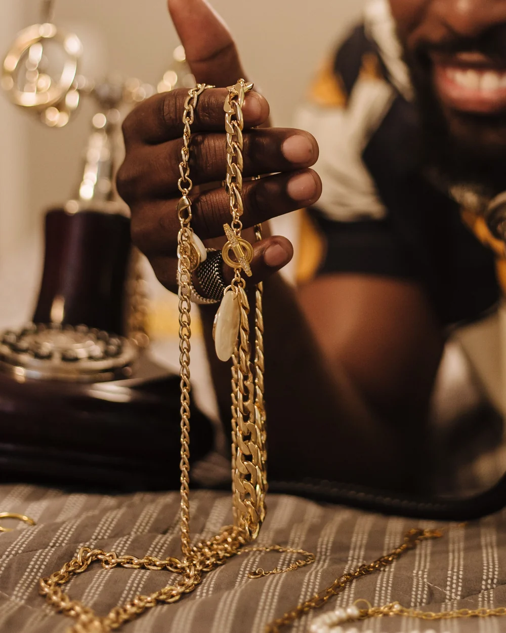 Colar Dourado em Camadas